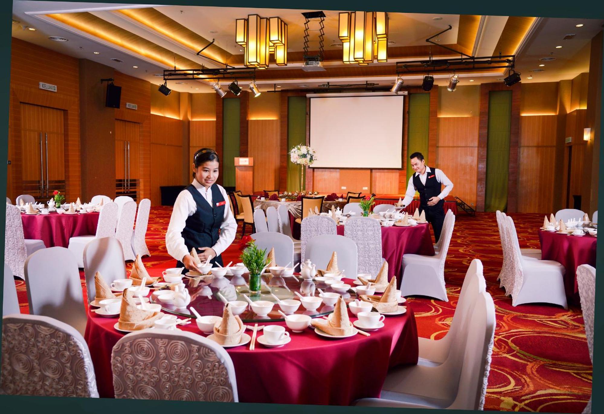 Hotel Grand Lexis Port Dickson Esterno foto The ballroom