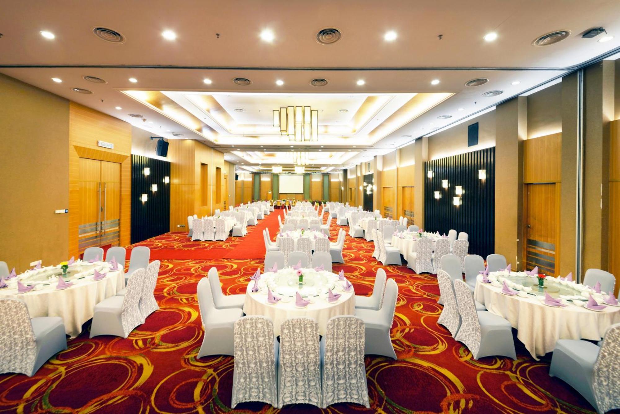 Hotel Grand Lexis Port Dickson Esterno foto The ballroom