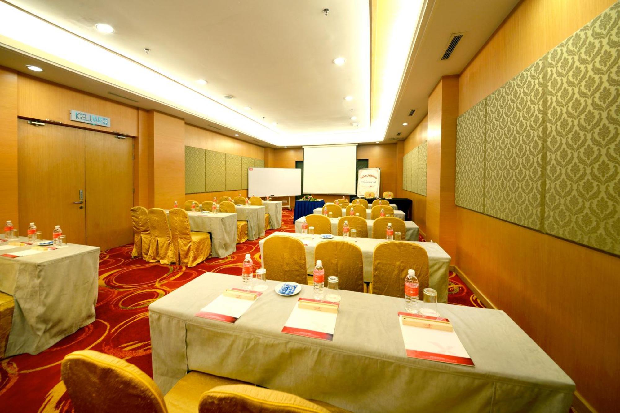 Hotel Grand Lexis Port Dickson Esterno foto Meeting room