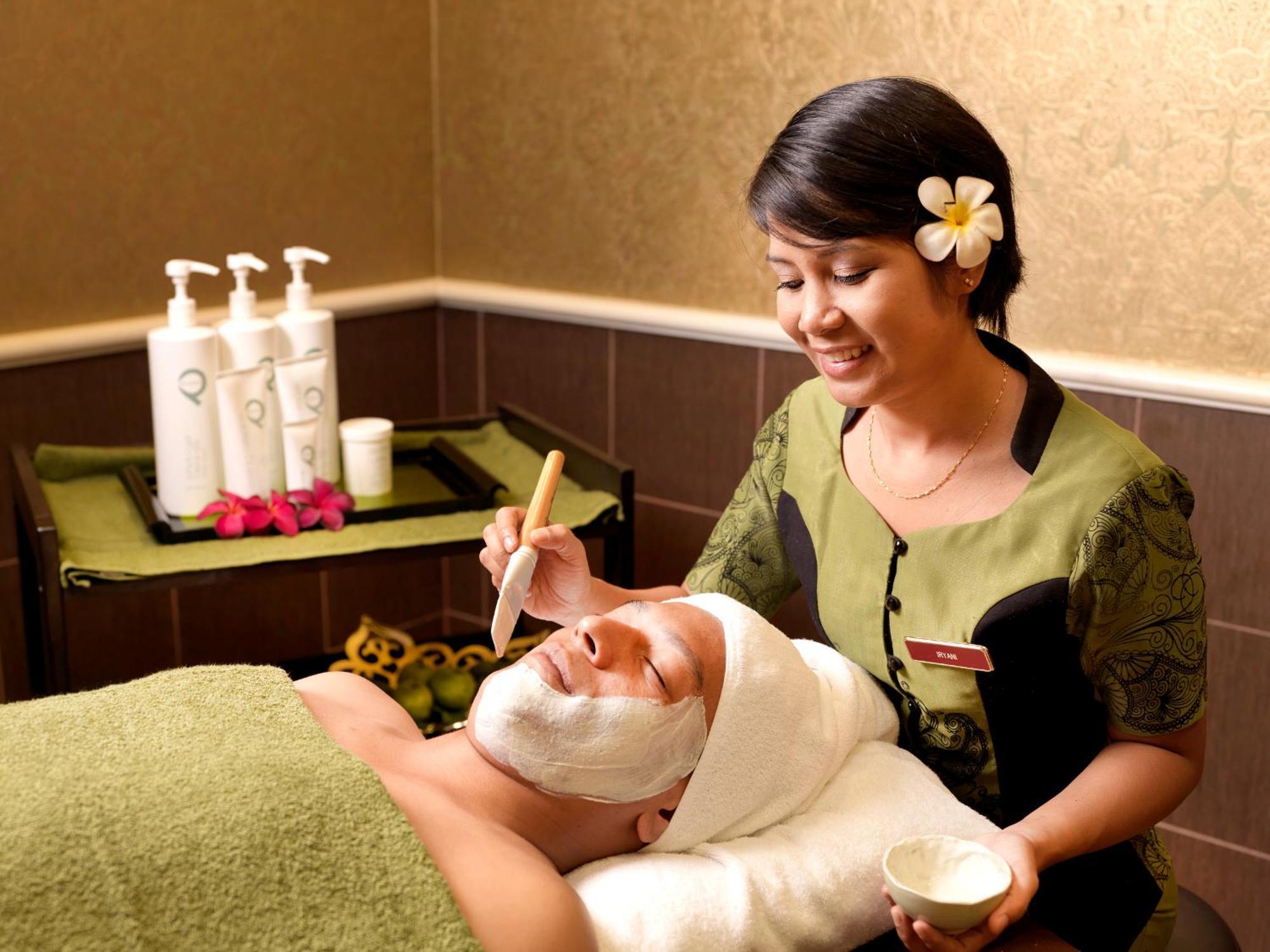 Hotel Grand Lexis Port Dickson Servizi foto A spa treatment