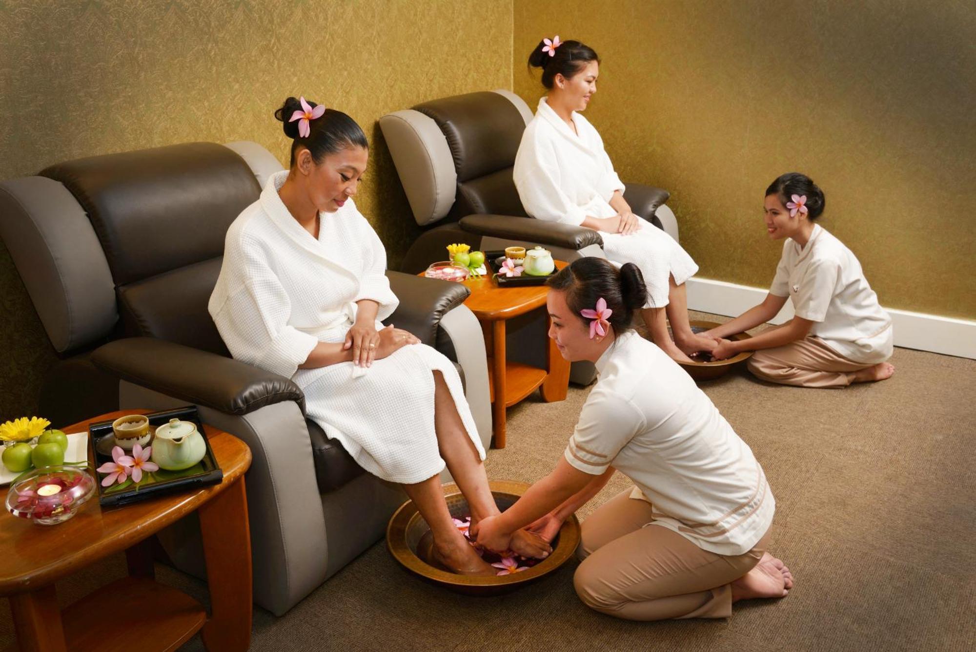 Hotel Grand Lexis Port Dickson Esterno foto Thai foot massage