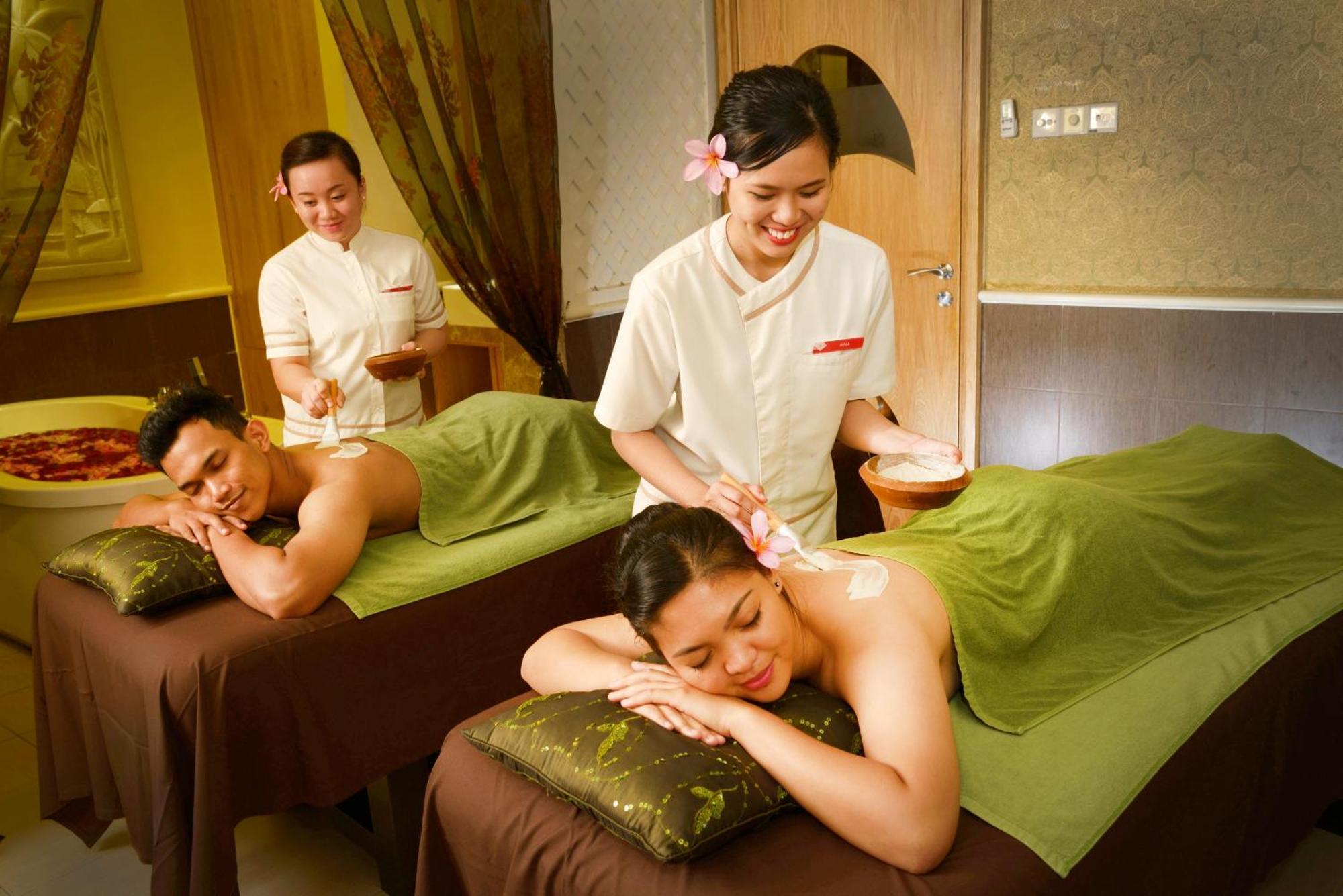 Hotel Grand Lexis Port Dickson Esterno foto Thai massage