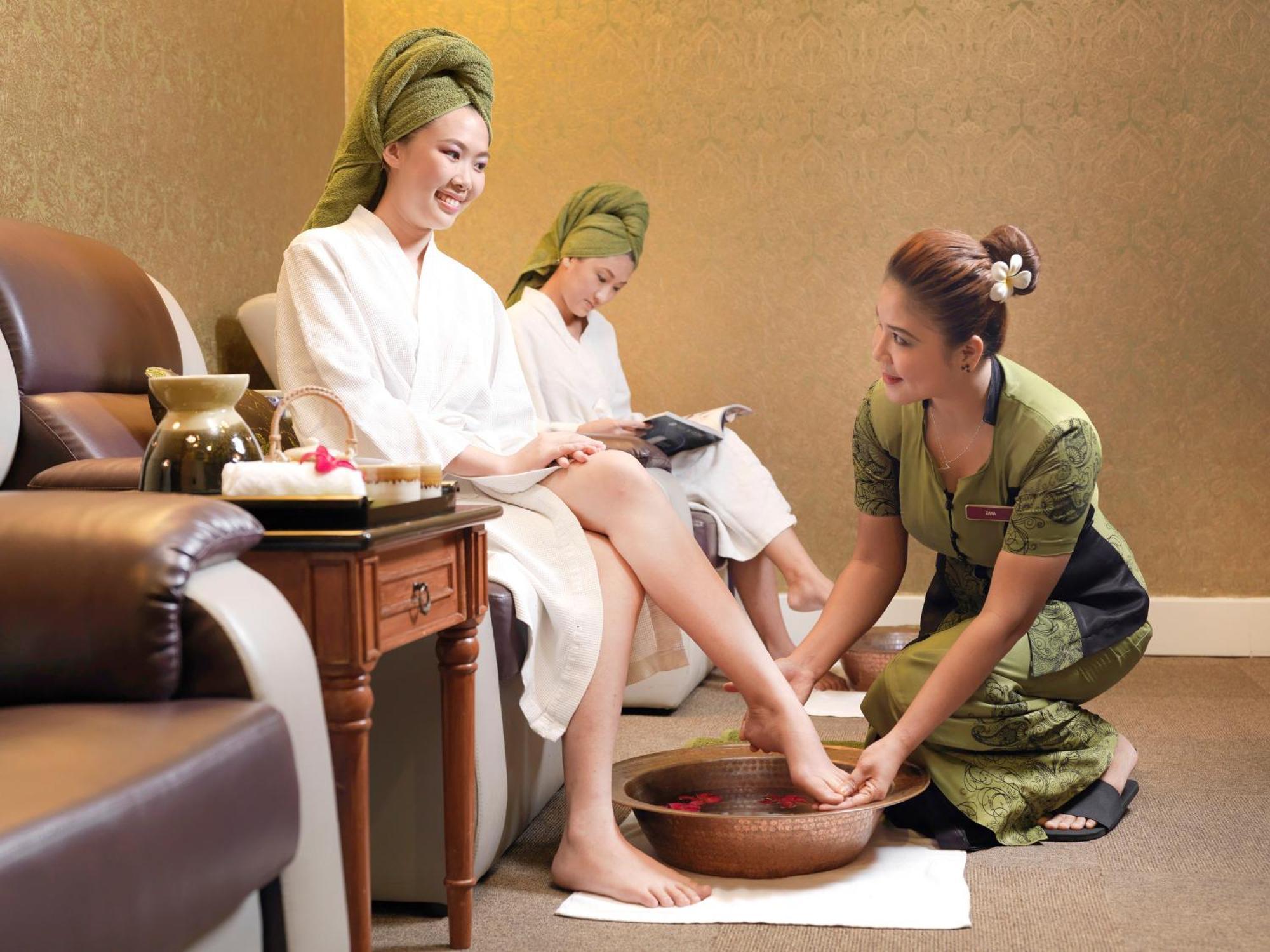 Hotel Grand Lexis Port Dickson Esterno foto Thai spa