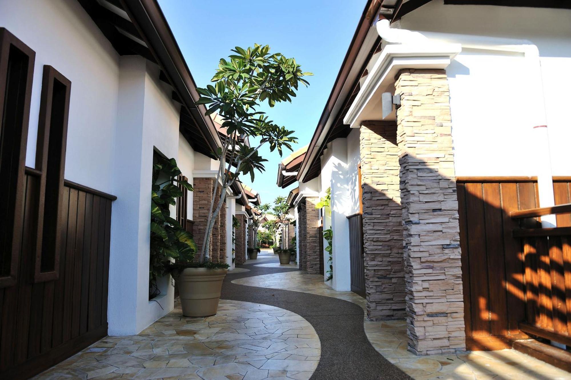 Hotel Grand Lexis Port Dickson Esterno foto The Village