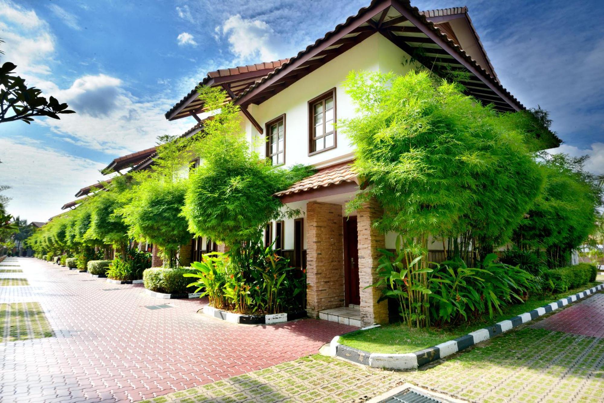 Hotel Grand Lexis Port Dickson Esterno foto Residential area in Nilai