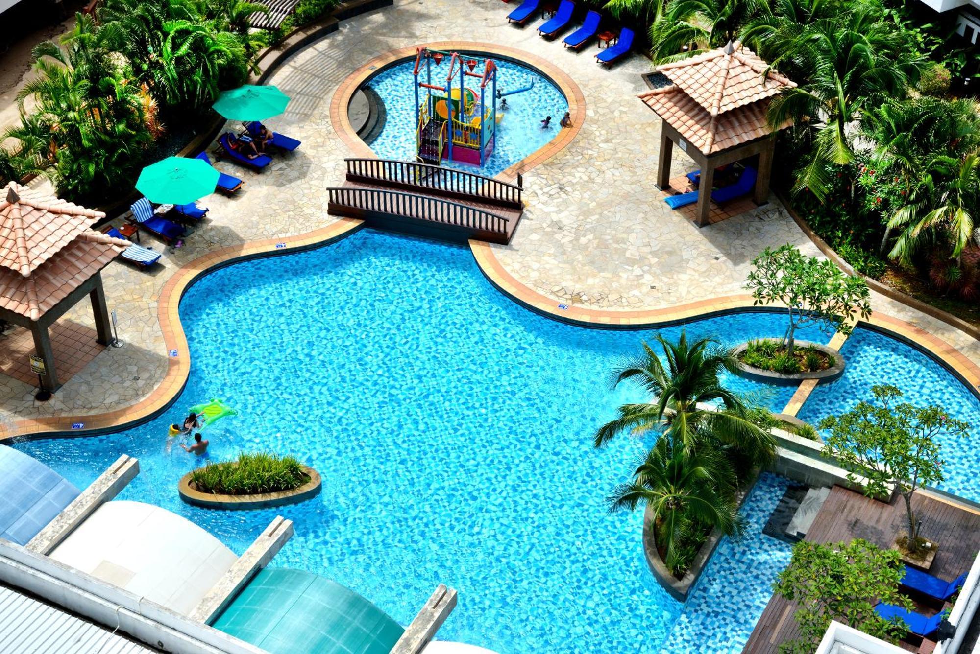 Hotel Grand Lexis Port Dickson Esterno foto The swimming pool at the Royal Thai Police Club