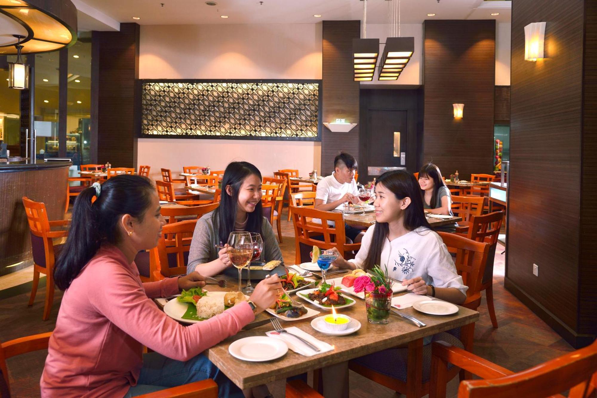 Hotel Grand Lexis Port Dickson Esterno foto A restaurant in Vietnam