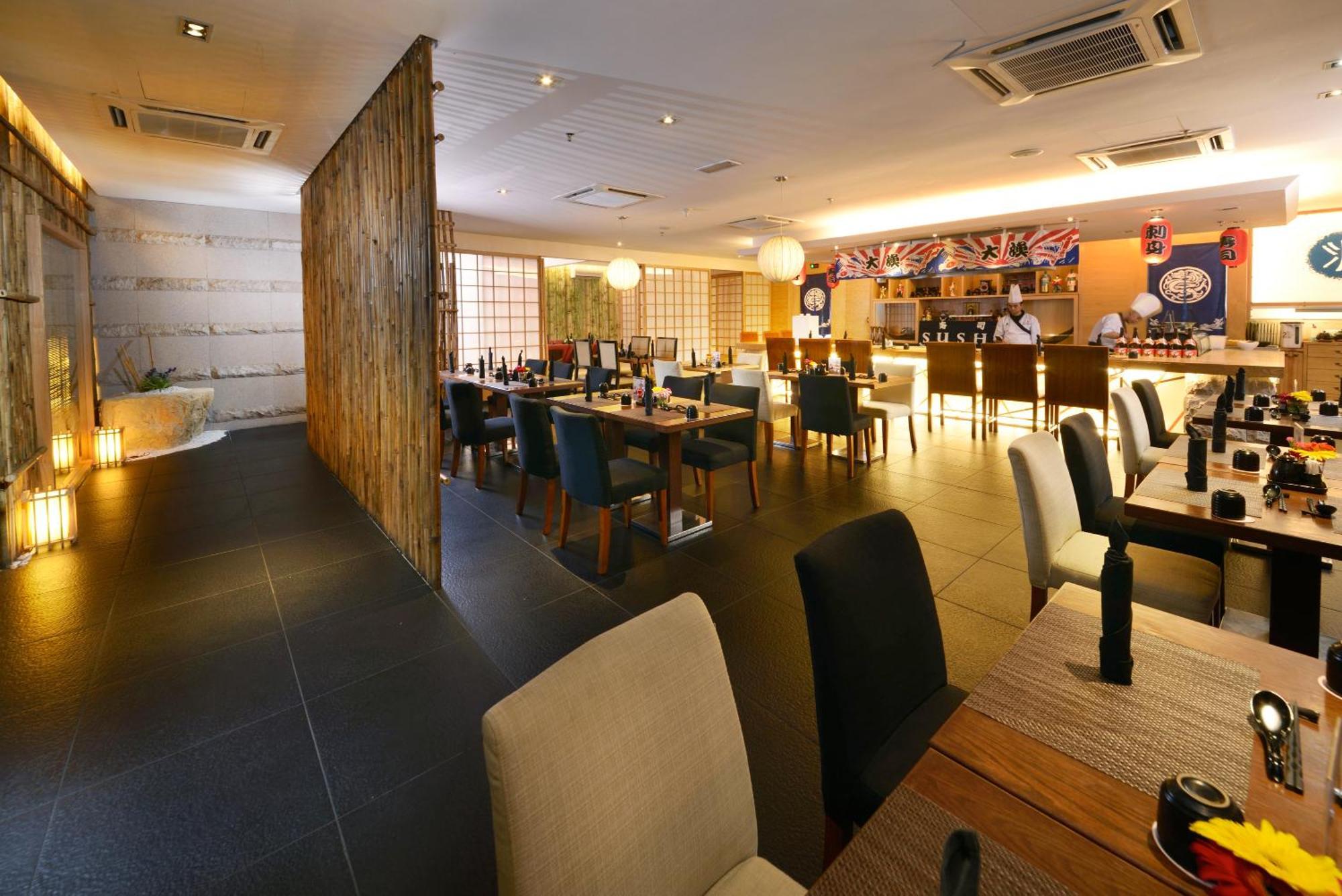 Hotel Grand Lexis Port Dickson Esterno foto Interior of a restaurant in Singapore