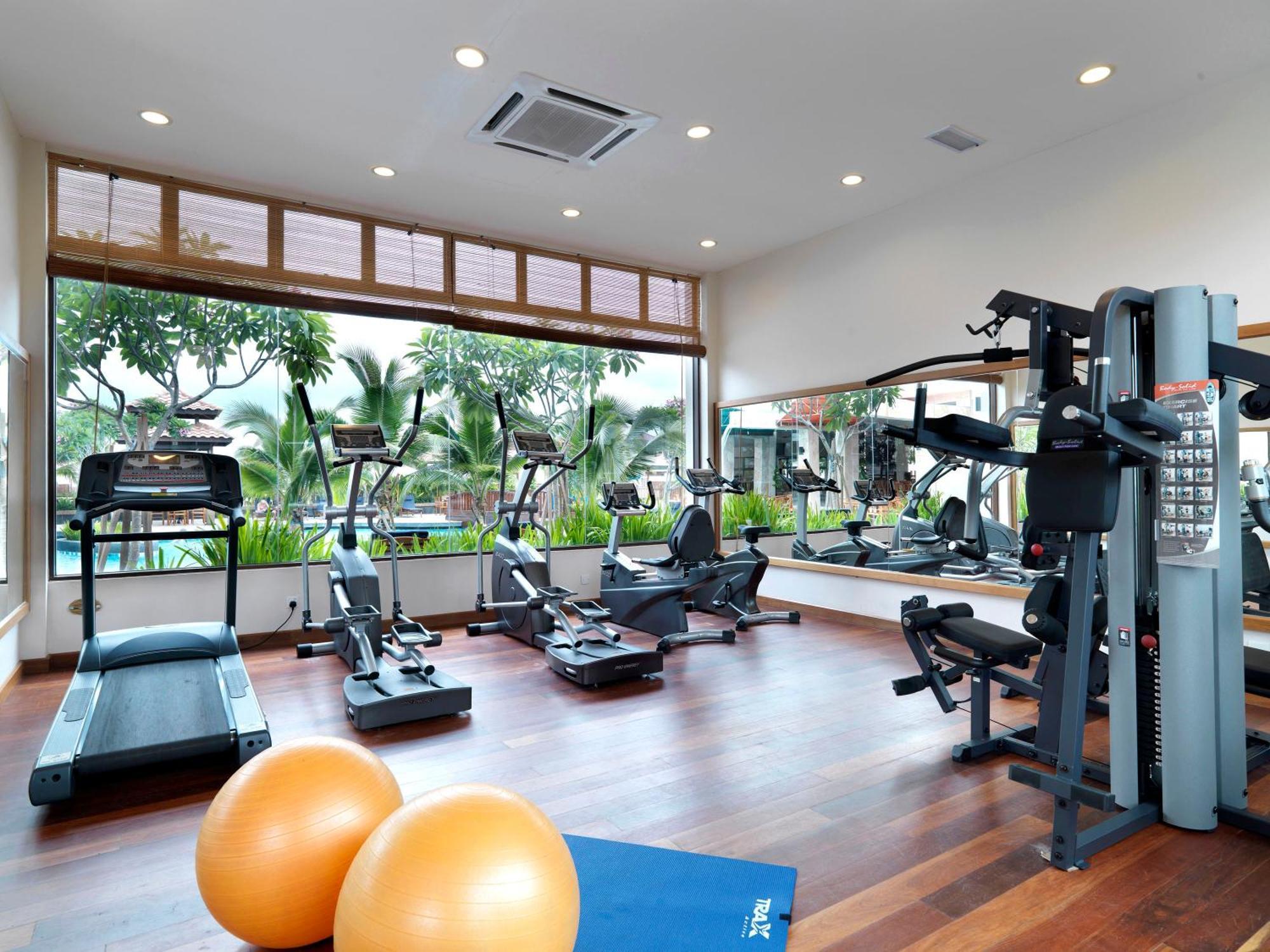 Hotel Grand Lexis Port Dickson Esterno foto A gym in a hotel