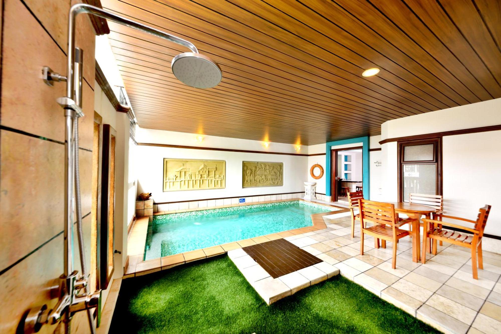 Hotel Grand Lexis Port Dickson Esterno foto A private onsen in a hotel
