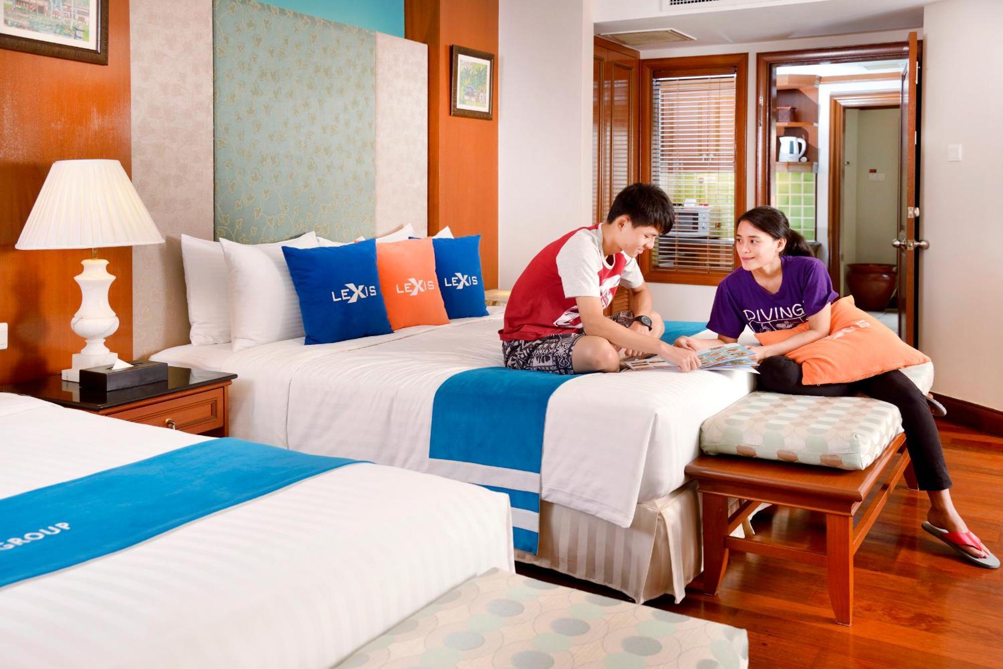Hotel Grand Lexis Port Dickson Esterno foto A family room at Le Méridien Phuket Resort & Spa